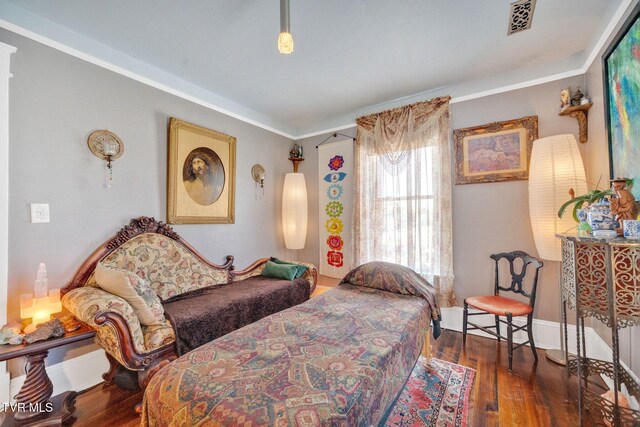 201 W Wanola Ave, Kingsport, TN 37660 - bedroom featuring hardwood / wood-style flooring and crown molding