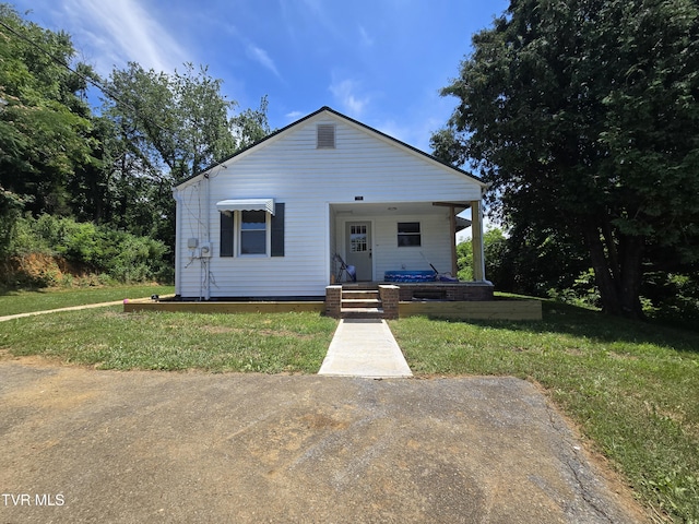 1358 Bristol Hwy, Elizabethton, TN 37643 - view of front of home with covered porch and a front lawn