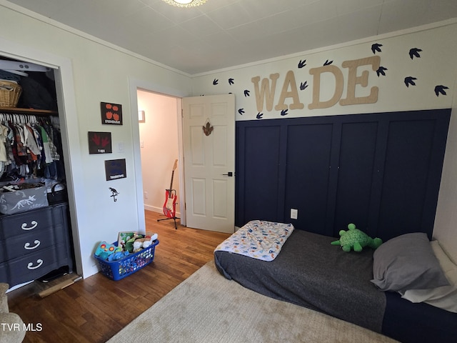 1358 Bristol Hwy, Elizabethton, TN 37643 - bedroom featuring wood finished floors, a closet, and crown molding