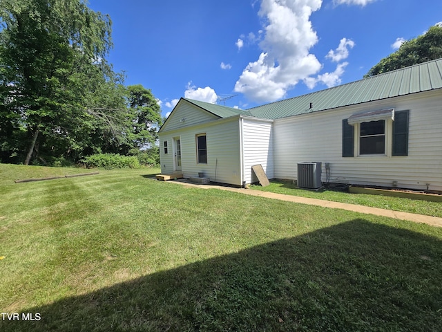 1358 Bristol Hwy, Elizabethton, TN 37643 - rear view of property featuring a lawn and a metal roof