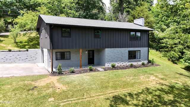 1091 Long Crescent Dr, Bristol, VA 24201 - modern farmhouse style home with a chimney, brick siding, a front lawn, and covered porch
