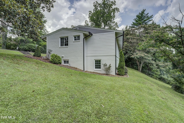 2 Longview Ln, Kingsport, TN 37660 - view of property exterior featuring a yard and brick siding