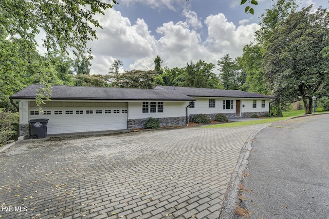 2 Longview Ln, Kingsport, TN 37660 - single story home featuring stone siding, driveway, and a garage