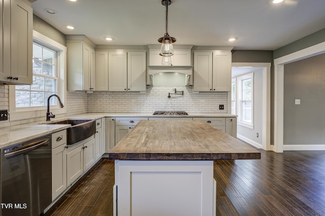 2 Longview Ln, Kingsport, TN 37660 - kitchen featuring stainless steel appliances, butcher block counters, a kitchen island, healthy amount of natural light, and recessed lighting