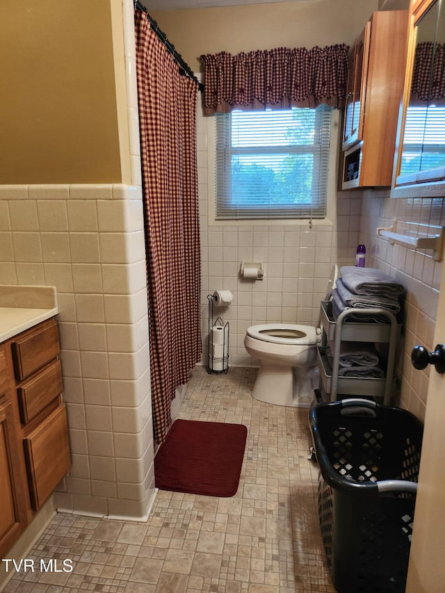 2020 Oakland St, Kingsport, TN 37660 - full bath featuring tile walls, vanity, curtained shower, and tile patterned floors