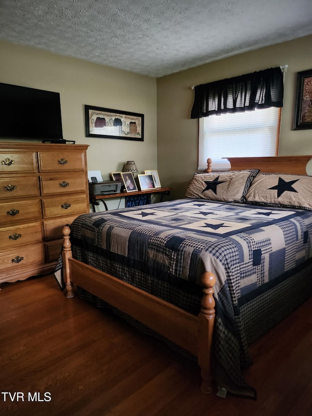 2020 Oakland St, Kingsport, TN 37660 - bedroom featuring dark wood-type flooring and a textured ceiling