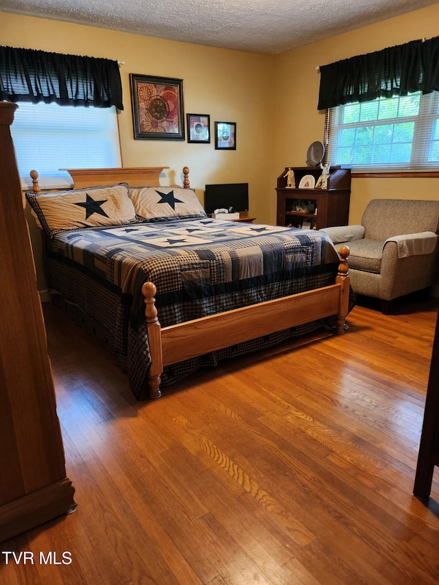 2020 Oakland St, Kingsport, TN 37660 - bedroom with wood finished floors and a textured ceiling