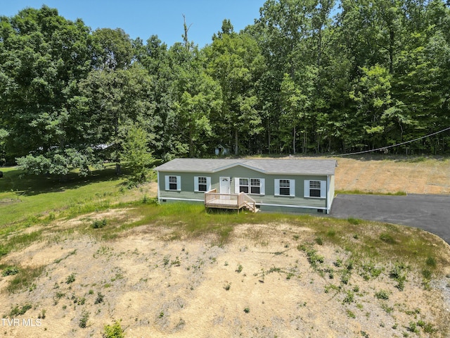 8492 Reedy Creek Rd, Bristol, VA 24202 - manufactured / mobile home featuring crawl space and asphalt driveway