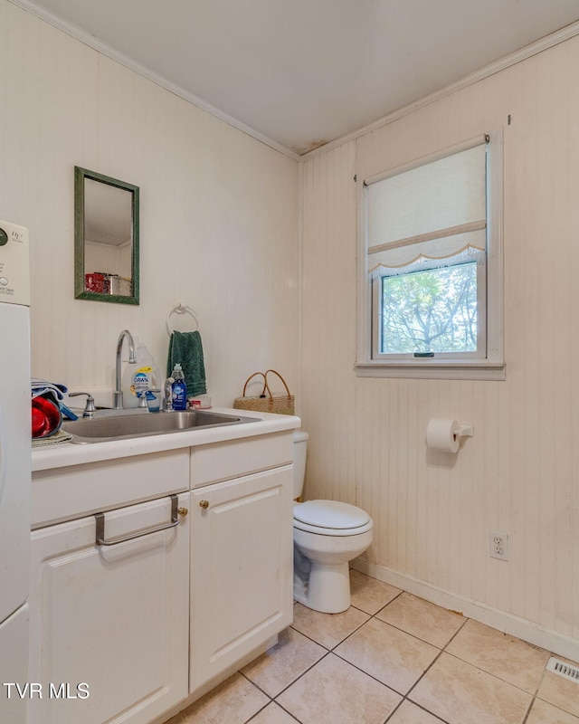 236 Wadlow Gap Rd, Kingsport, TN 37660 - bathroom with tile patterned floors, vanity, and ornamental molding