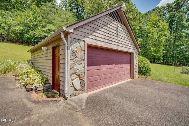 236 Wadlow Gap Rd, Kingsport, TN 37660 - view of detached garage