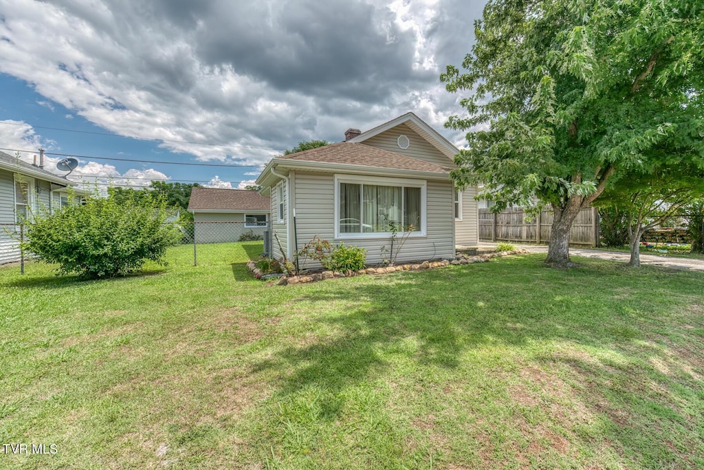 1426 E Sevier Ave, Kingsport, TN 37664 - view of side of home