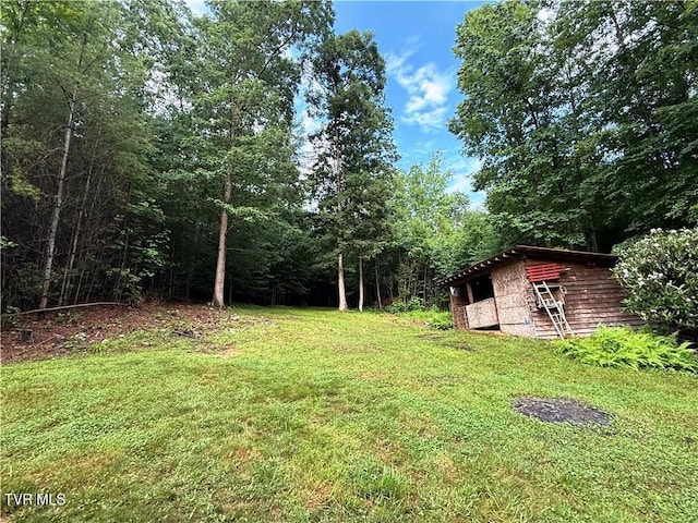 912 Hawkins Rd, Laurel Bloomery, TN 37680 - view of green lawn featuring a wooded view