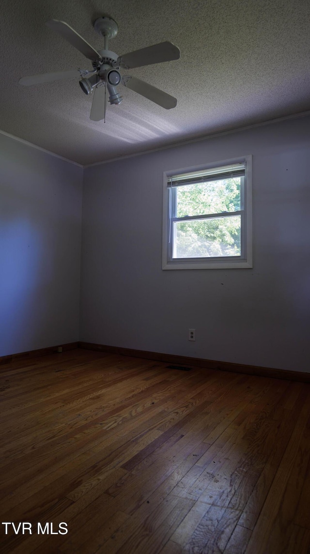 221 Timber Ridge Rd, Jonesborough, TN 37659 - spare room featuring dark wood-style floors, a textured ceiling, and a ceiling fan