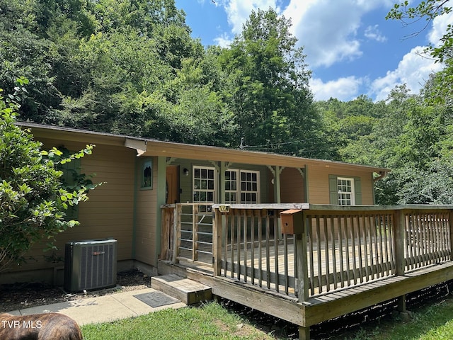 542 Sigman Hollow Rd, Bluff City, TN 37618 - rear view of house featuring a wooden deck