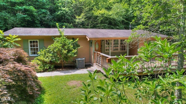 542 Sigman Hollow Rd, Bluff City, TN 37618 - view of front of property featuring a deck