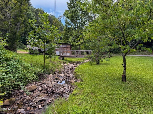 542 Sigman Hollow Rd, Bluff City, TN 37618 - view of green lawn featuring a deck and a wooded view