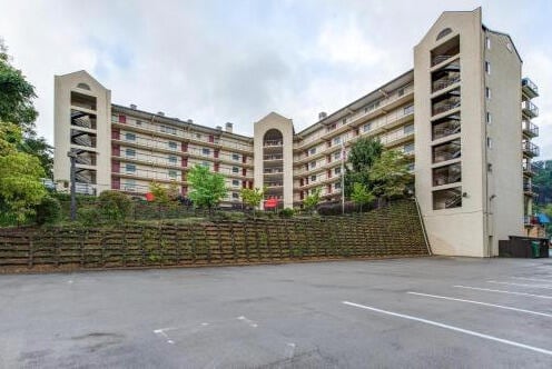 102 Baskins Creek Byp Unit 209, Gatlinburg, TN 37738 - view of apartment building / complex featuring uncovered parking