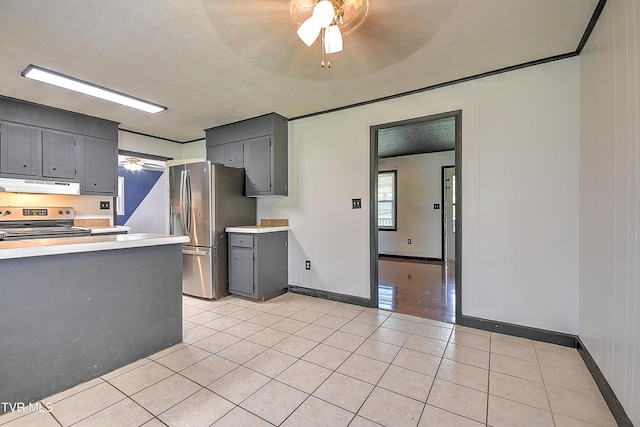8822 Rich Valley Rd, Bristol, VA 24202 - kitchen featuring under cabinet range hood, a ceiling fan, stainless steel appliances, gray cabinets, and light countertops