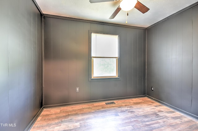 8822 Rich Valley Rd, Bristol, VA 24202 - unfurnished room featuring light wood finished floors and a ceiling fan