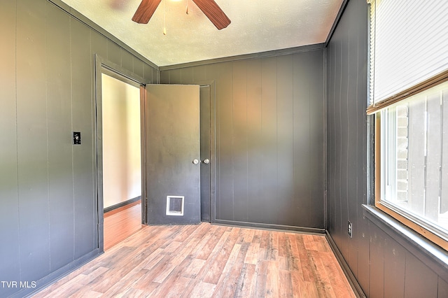8822 Rich Valley Rd, Bristol, VA 24202 - empty room featuring light wood-style flooring and a ceiling fan