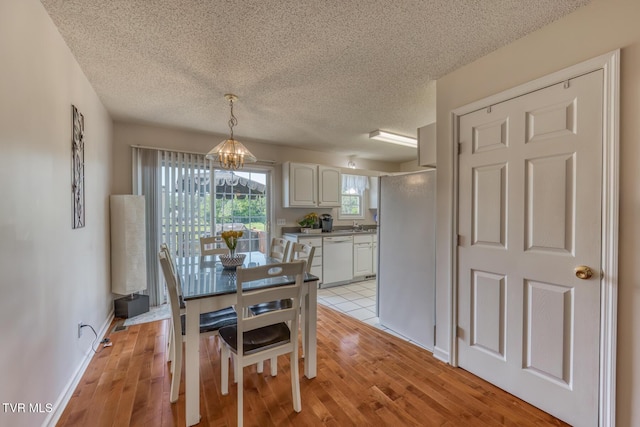 147 Rainbow Cir Unit 147, Bristol, VA 24202 - dining room featuring a chandelier, a textured ceiling, and light wood finished floors
