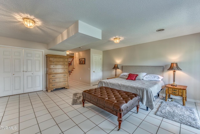 147 Rainbow Cir Unit 147, Bristol, VA 24202 - bedroom featuring light tile patterned floors, a textured ceiling, and a closet