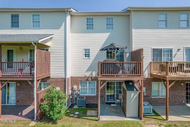 147 Rainbow Cir Unit 147, Bristol, VA 24202 - rear view of house featuring a patio area and brick siding