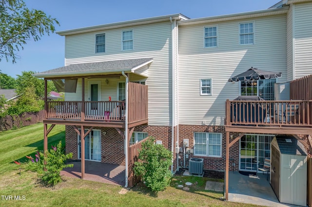 147 Rainbow Cir Unit 147, Bristol, VA 24202 - back of property with a patio area, a yard, and brick siding