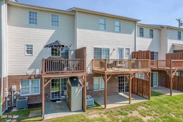 147 Rainbow Cir Unit 147, Bristol, VA 24202 - back of property with a patio area and brick siding