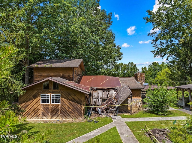 285 Vanover Ln, Jacksboro, TN 37757 - chalet / cabin featuring a front yard and a chimney