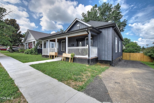 216 3rd St, Erwin, TN 37650 - bungalow-style home featuring a porch and board and batten siding