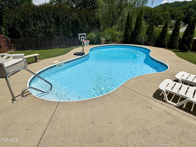 110 Galway Rd, Bristol, TN 37620 - view of pool with a patio