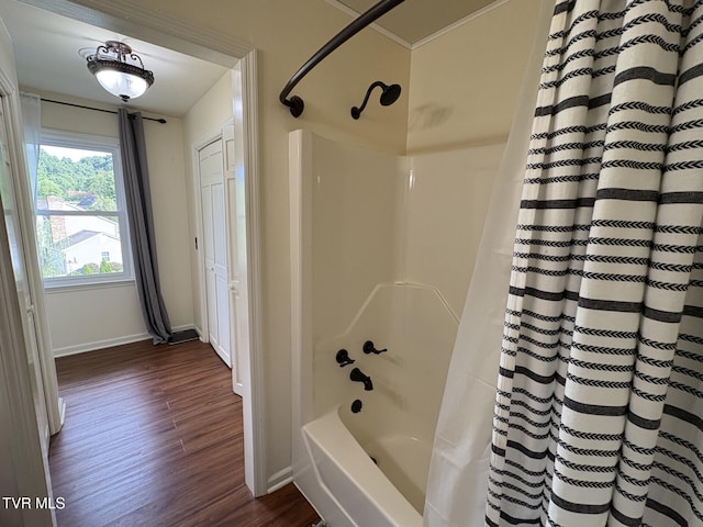 110 Galway Rd, Bristol, TN 37620 - bathroom featuring shower / tub combo and wood finished floors