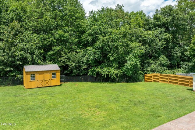 216 Mockingbird Pl, Jonesborough, TN 37659 - fenced backyard with a shed