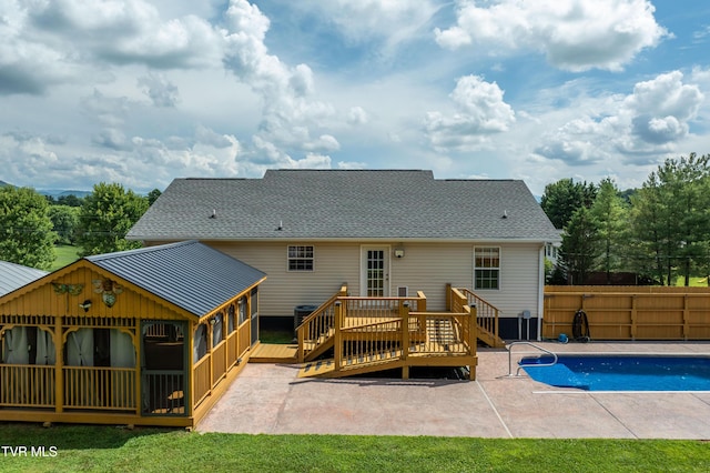 216 Mockingbird Pl, Jonesborough, TN 37659 - back of property with a deck and a patio