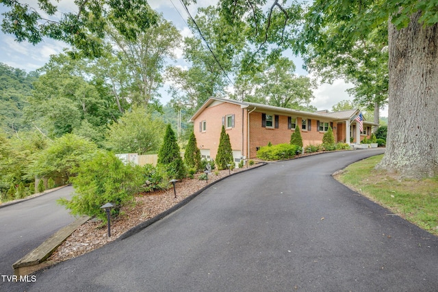 312 Timberlane Rd, Bristol, TN 37620 - single story home featuring brick siding and driveway