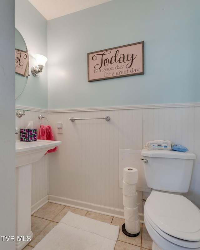 312 Timberlane Rd, Bristol, TN 37620 - bathroom with wainscoting and tile patterned flooring