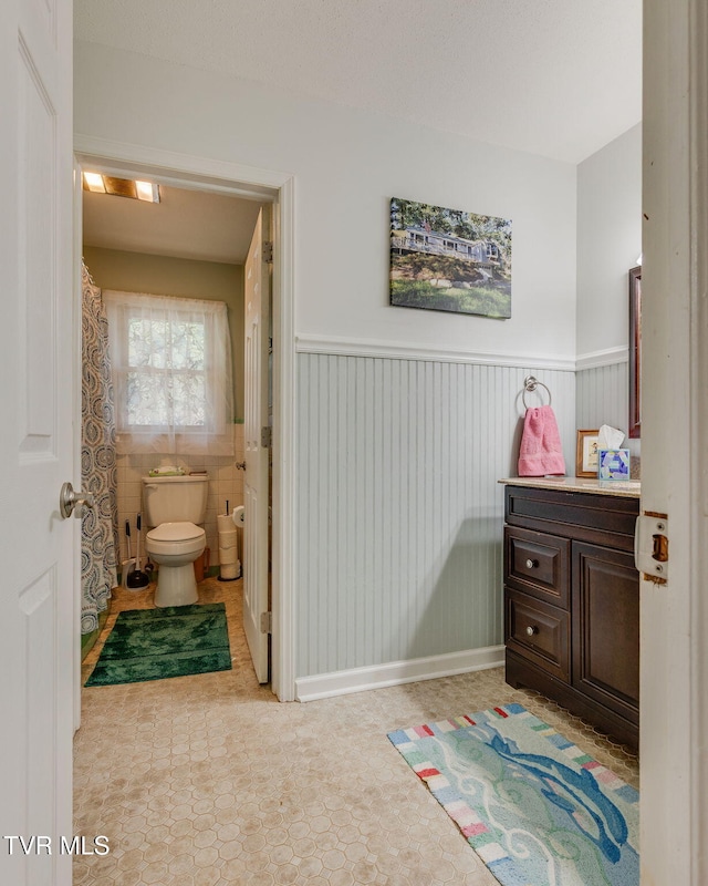 312 Timberlane Rd, Bristol, TN 37620 - bathroom featuring a wainscoted wall and tile patterned flooring