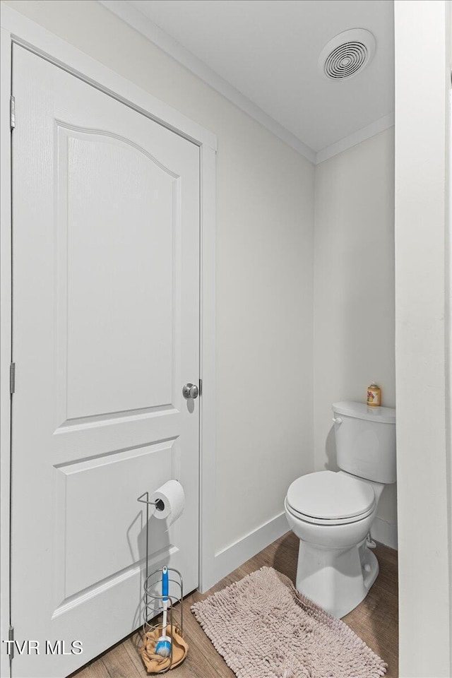 145 Oakwood Dr Way, Newport, TN 37821 - bathroom featuring wood finished floors and crown molding
