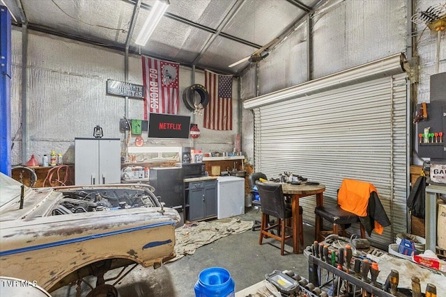 145 Oakwood Dr Way, Newport, TN 37821 - garage featuring a workshop area