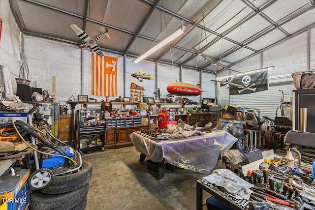 145 Oakwood Dr Way, Newport, TN 37821 - garage with a workshop area
