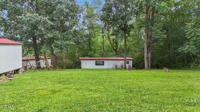 145 Oakwood Dr Way, Newport, TN 37821 - view of grassy yard featuring an outdoor structure