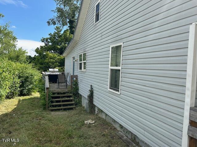 938 Barker St, Bristol, TN 37620 - view of property exterior with a deck