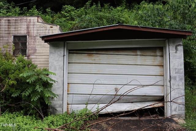 362 Rakes Ridge Rd, Birchleaf, VA 24220 - view of garage