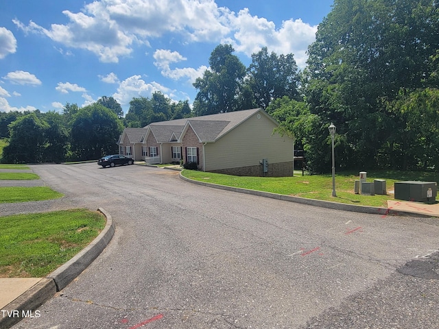 63 Whisper Bnd Unit 1, Johnson City, TN 37604 - traditional home featuring uncovered parking and a front lawn