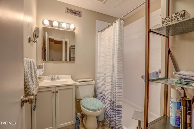 107 Dover Ln, Bristol, TN 37620 - full bath with vanity, a shower with curtain, and a textured ceiling