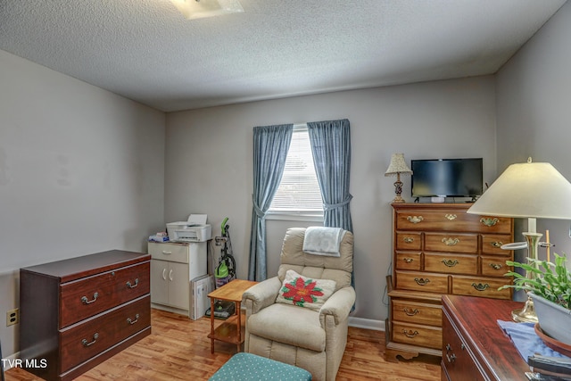 107 Dover Ln, Bristol, TN 37620 - living area featuring light wood-style flooring and a textured ceiling