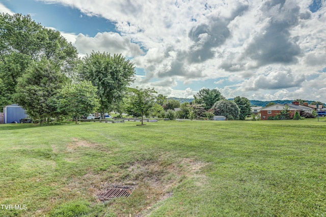 107 Dover Ln, Bristol, TN 37620 - view of grassy yard