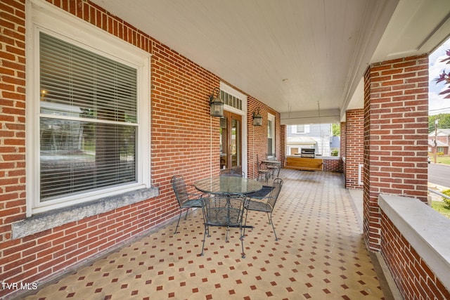 522 Alabama St, Bristol, TN 37620 - porch featuring outdoor dining area