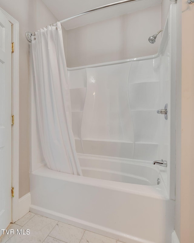 522 Alabama St, Bristol, TN 37620 - full bathroom featuring shower / bath combo with shower curtain